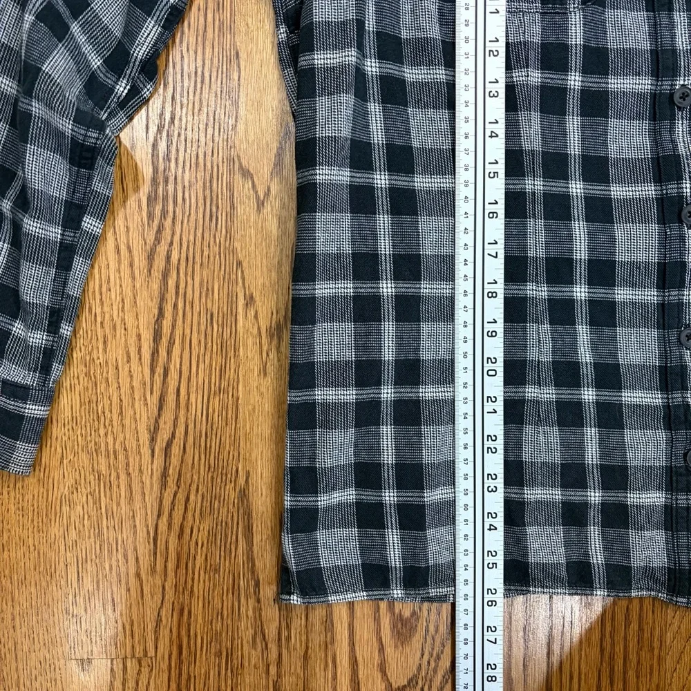 Duluth Trading Women's Free Swingin' Flannel Shirt - Picture 7 of 9